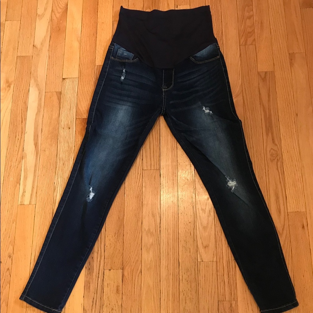 ❌SOLD❌Pinkblush distressed maternity jeans